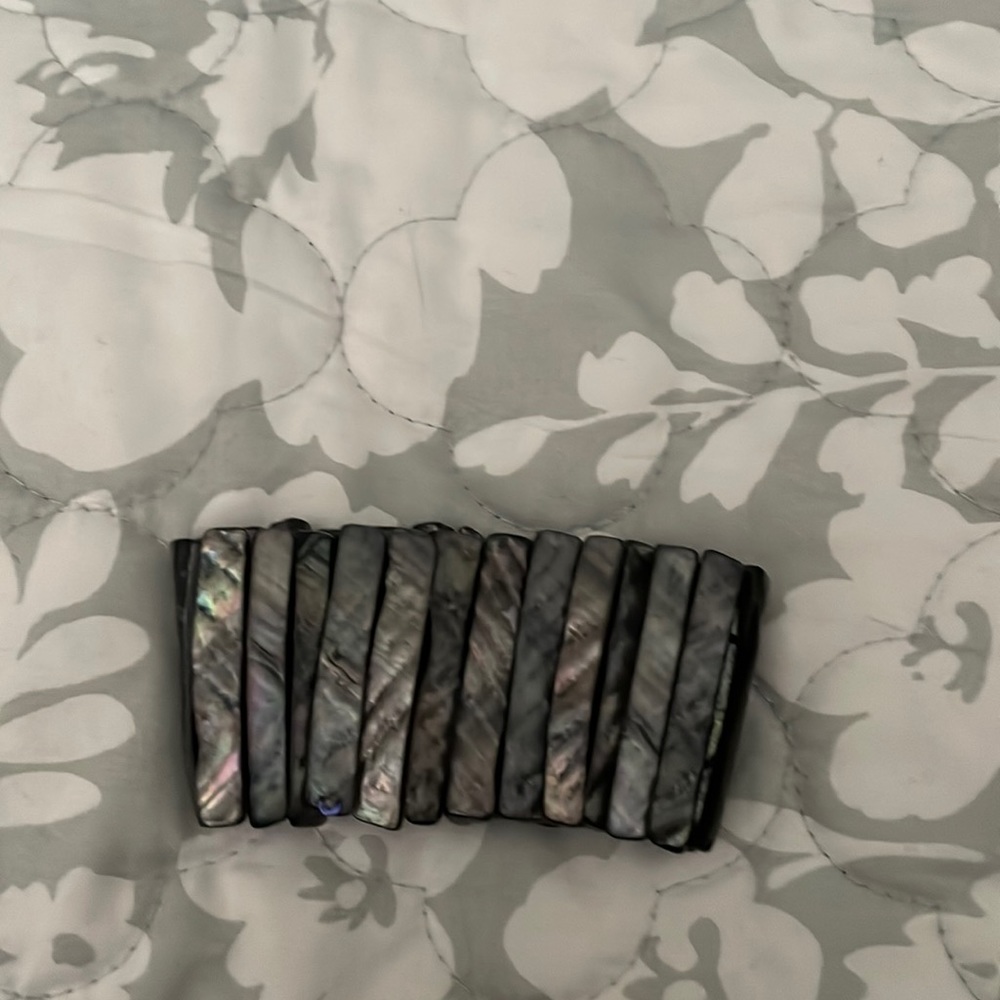 NWT shell mother of pearl bracelet